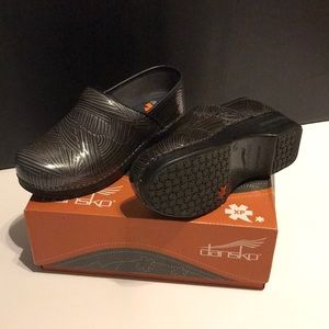 Slip resistant clogs Size 37 R Color steel groove.